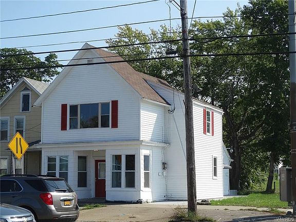 2nd image of 115 Lake Shore Dr E