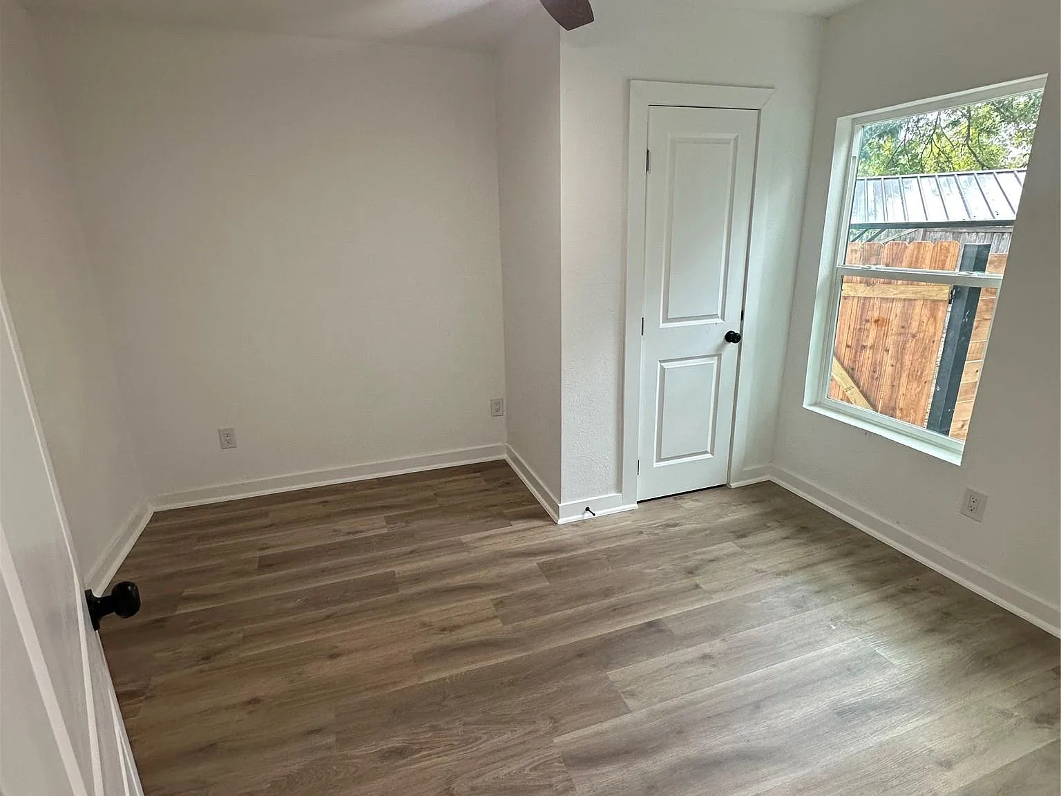 2 bed, 1.0 bath, 907 sqft, $2,050 — Photo 3