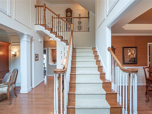 4th image of 11004 Mountain Spring Dr