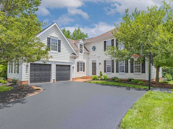 5256 Sugar Run Dr, New Albany, OH 43054