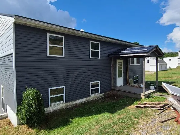 18 Helen Ln, Rockton, PA 15856