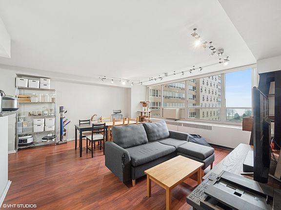 3rd image of 3950 N Lake Shore Dr APT 1015C