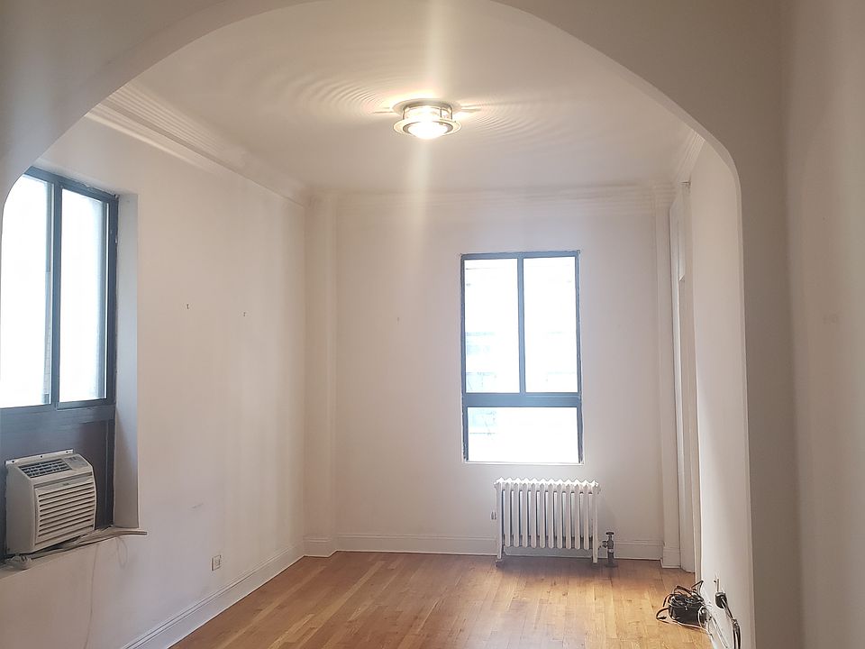 1st image of 300 W 49th St APT 510