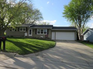 1307 Lodgeview Dr, Norfolk, NE 68701