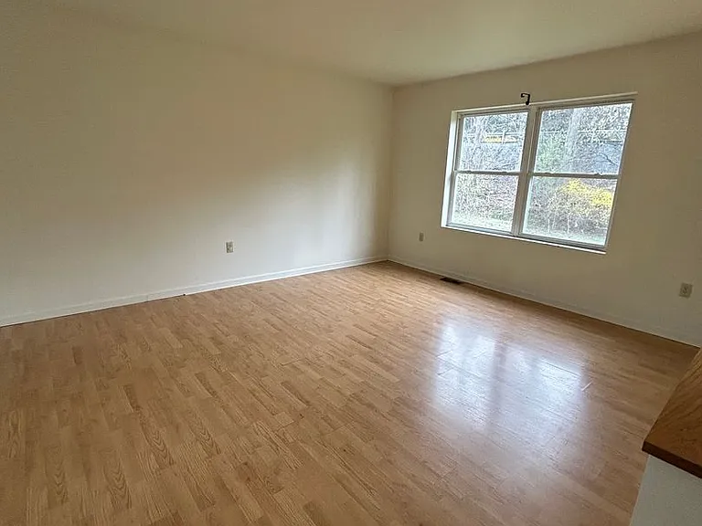 103 Grandview Rd — Photo 4
