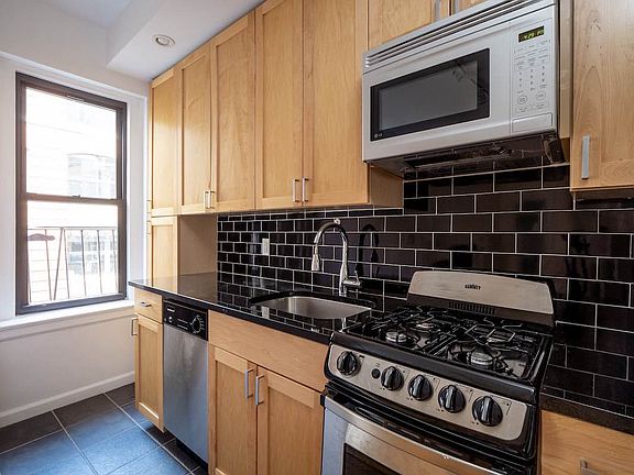 3rd image of 248 W 17th St APT 601