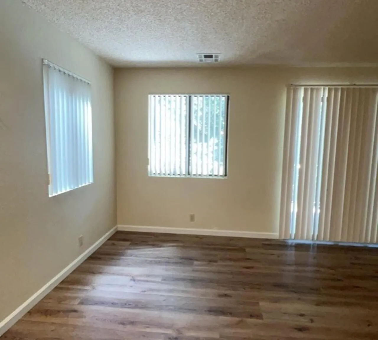 2 bed, 1025 sqft, $2,200 — Photo 3