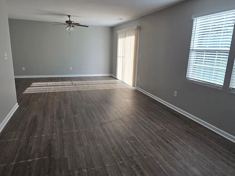 1151 Bentley Ct — Photo 6