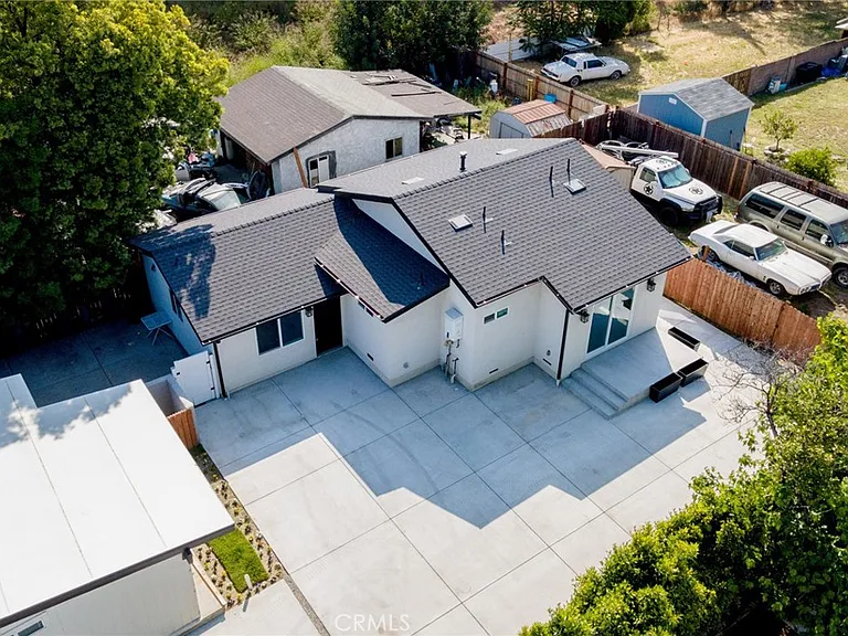 13721 Pierce St — Photo 31