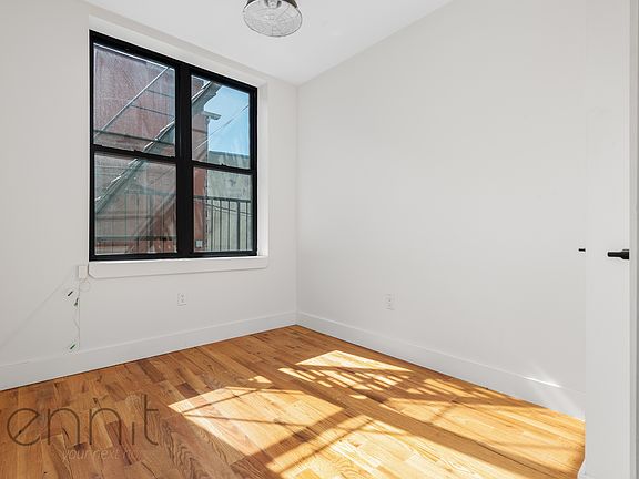 5th image of 702 Evergreen Ave APT 3R