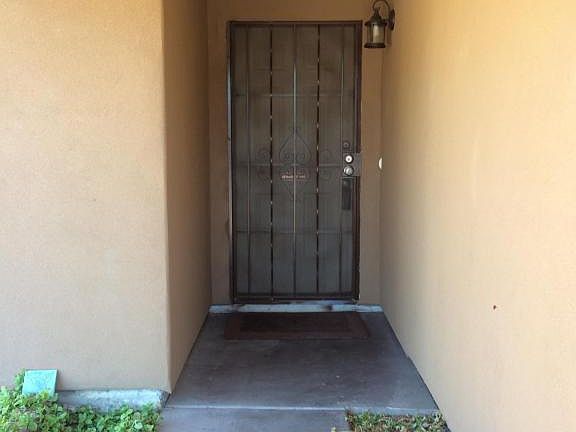 3rd image of 3037 E Charleston Ave