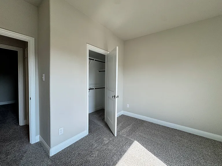 548 Hutchinson Ln — Photo 8