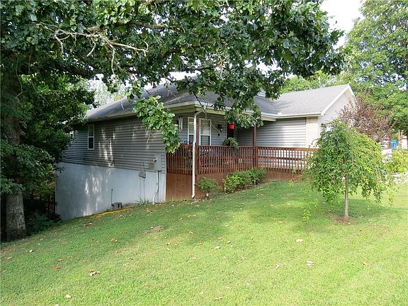 5th image of 9 Hoyer Ln