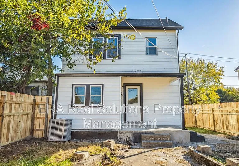 105 Rodgers Ave — Photo 4