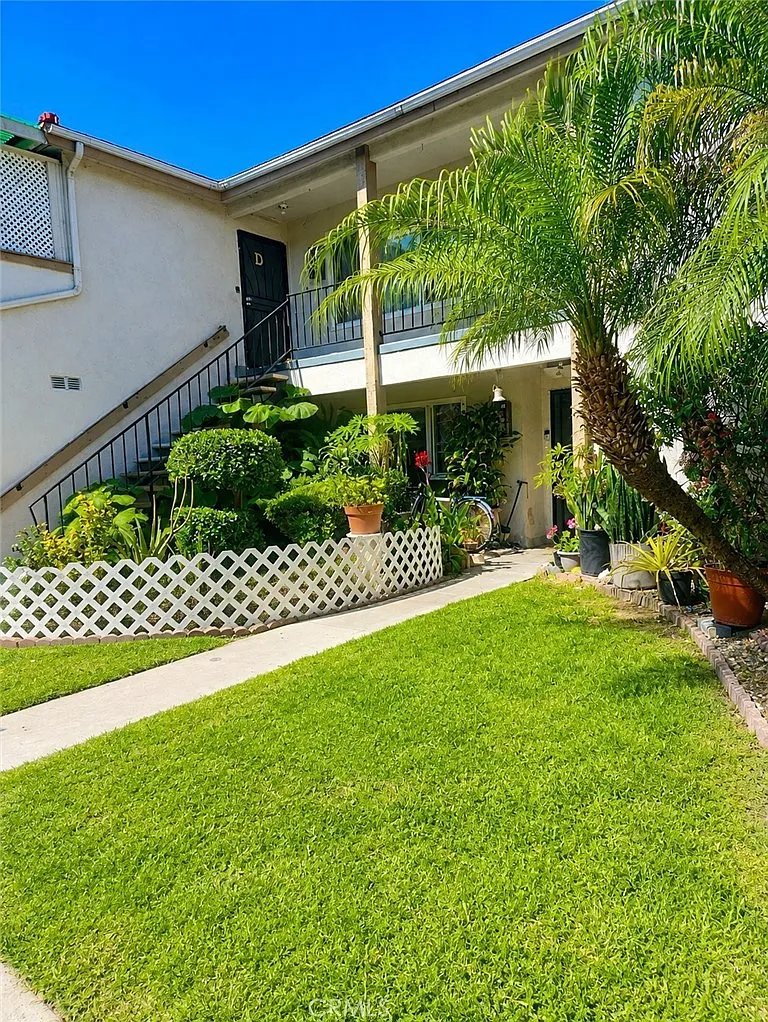 2 bed, 1000 sqft, $2,700 — Photo 2