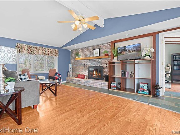 5th image of 1014 S Adelaide St