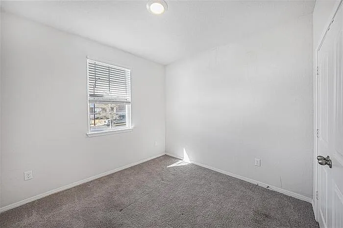 121 Mackinac Ln — Photo 12