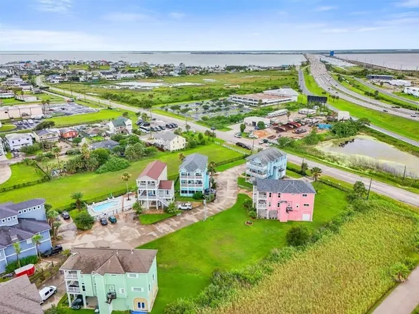1010 Lillian Ln, Galveston, TX 77554