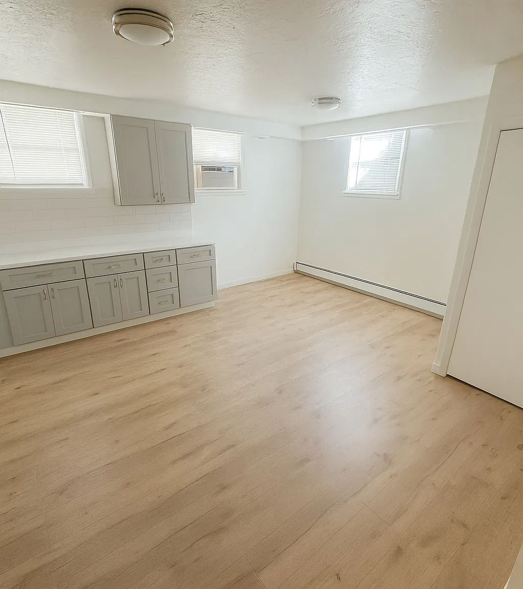 817 Deuel St — Photo 2