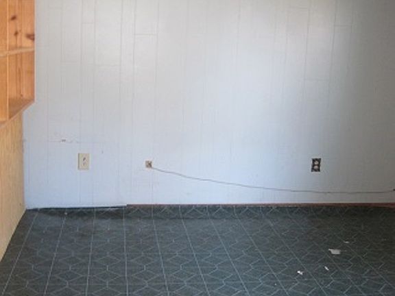 3rd image of 2316 E Yale Ave