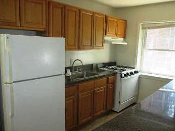 3rd image of 339 Grafton Ave