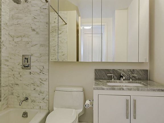 4th image of 200 E 94th St APT 905