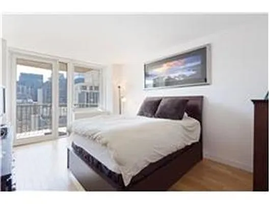 Rented by Douglas Elliman | media 7