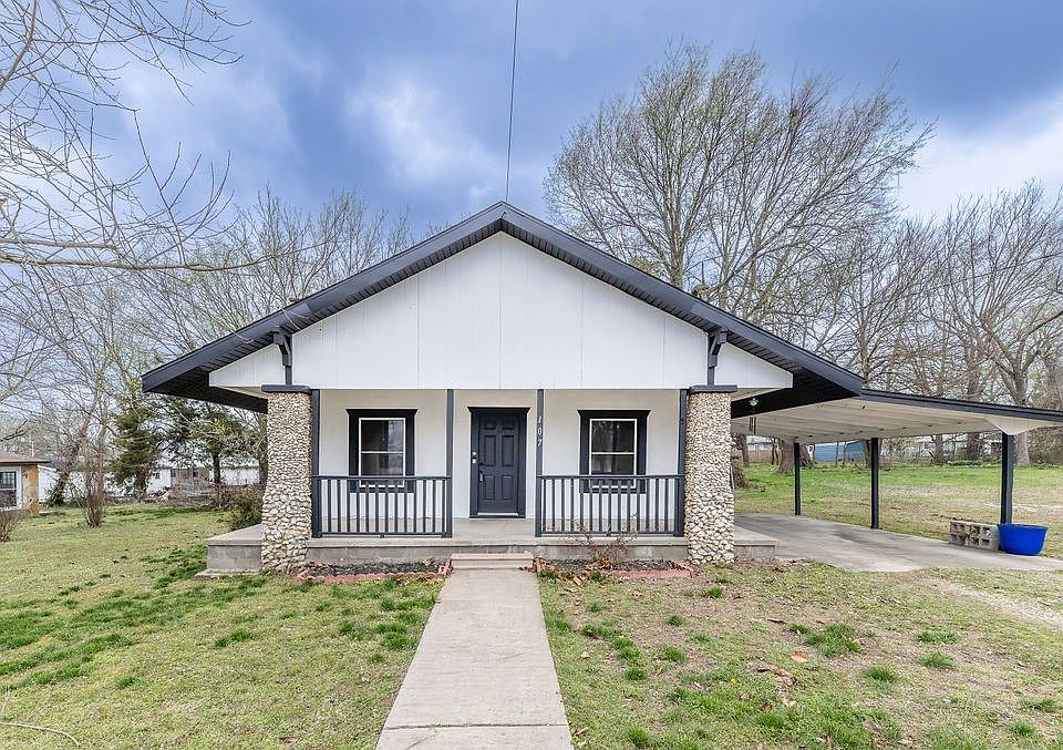 1st image of 107 N West Ave