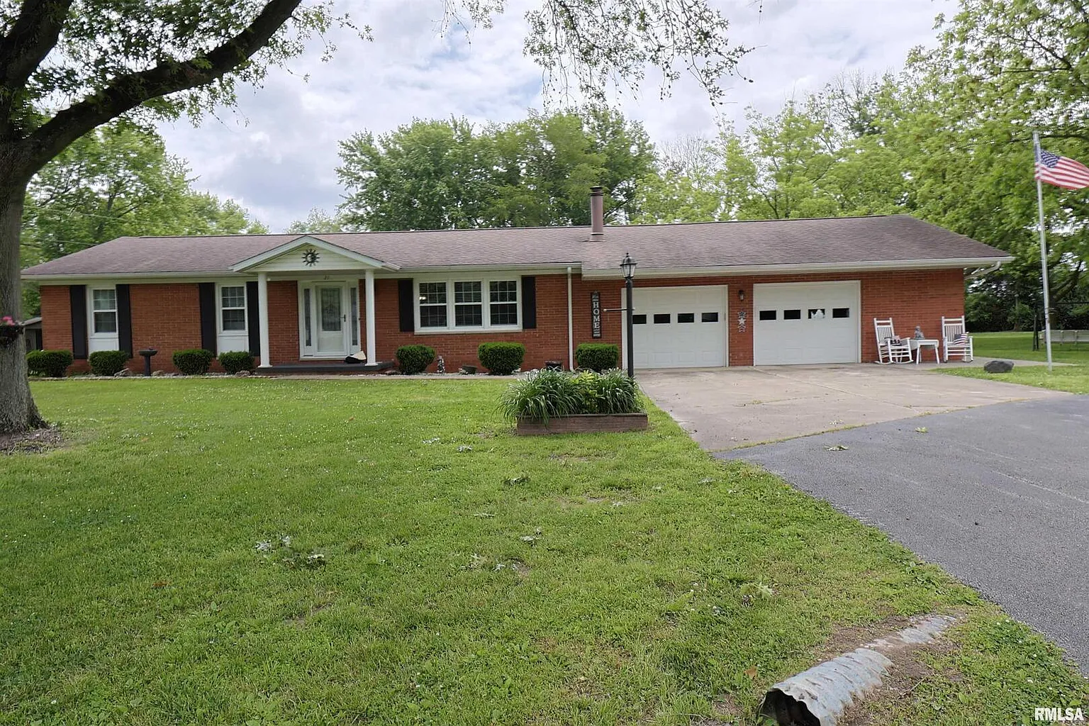 21 Crestwood Ln photo 1