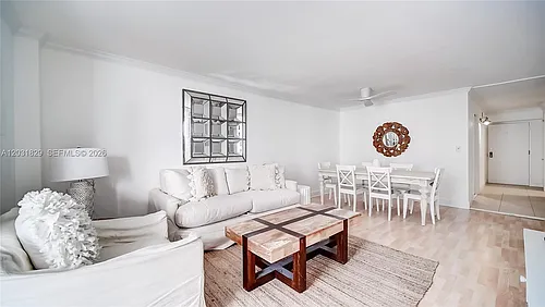 2401 Collins Ave #904 Photo 1