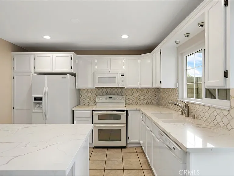 14602 Bel Aire St — Photo 21