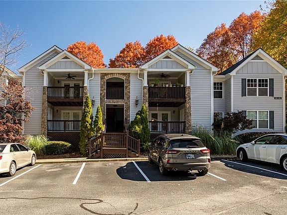 2nd image of 402 Madison Ln SE Unit 402
