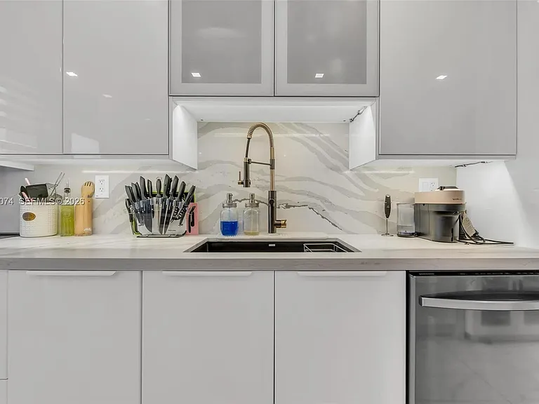 18071 Biscayne Blvd #901 — Photo 17