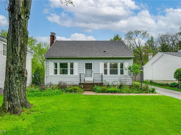 109 Hazelwood Dr, Chagrin Falls, OH 44022