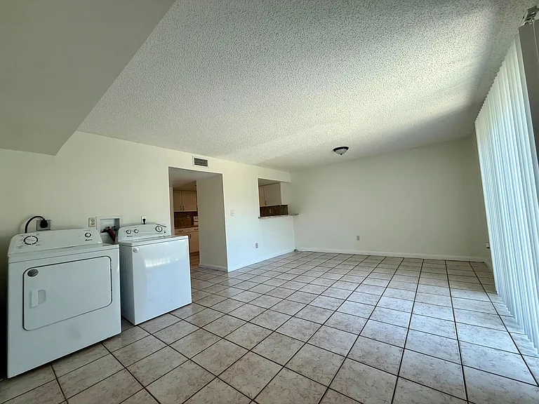 323 Gulfstream Rd — Photo 14