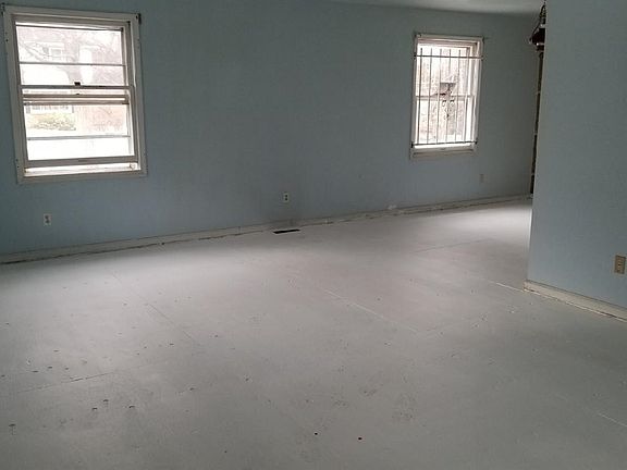 3rd image of 266 Elmhurst St