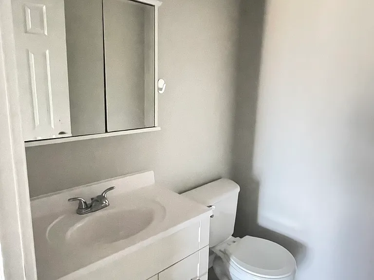 222 N Salem Ave — Photo 8