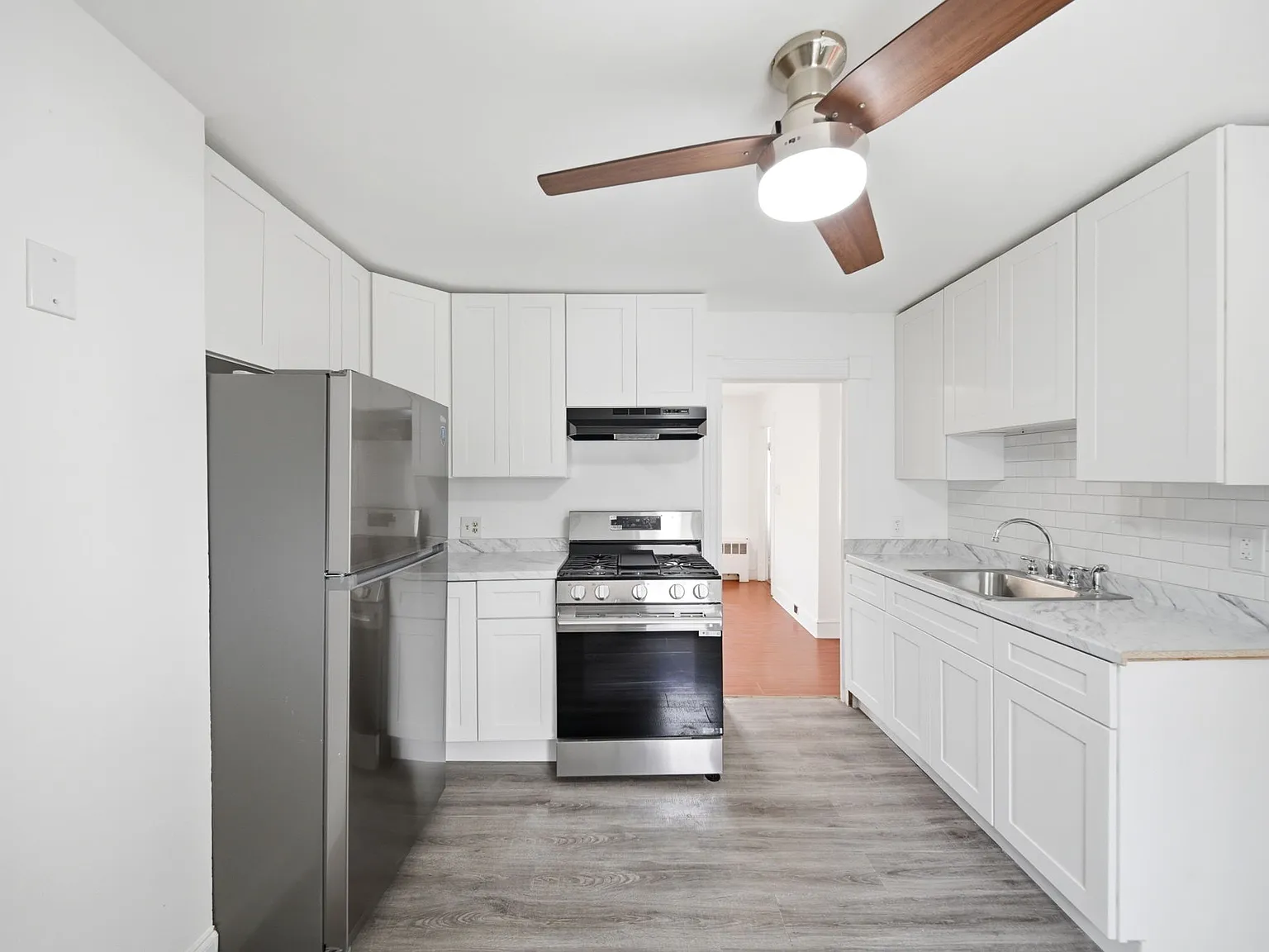 2 bed, 848 sqft, $1,900 — Photo 2