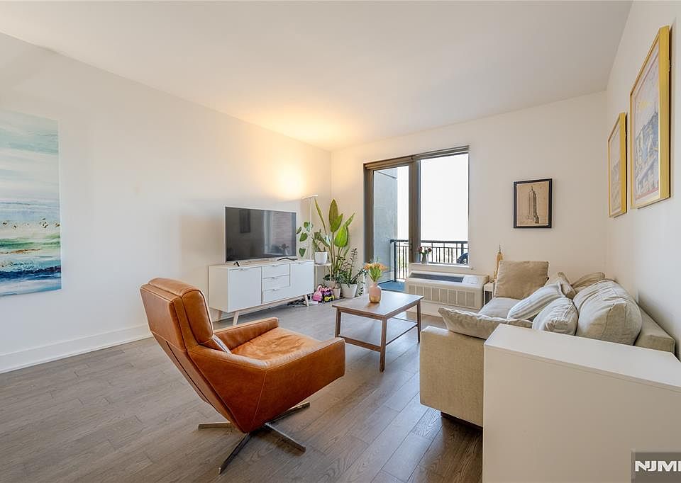1st image of 3312 Hudson Ave #Penthouse 7