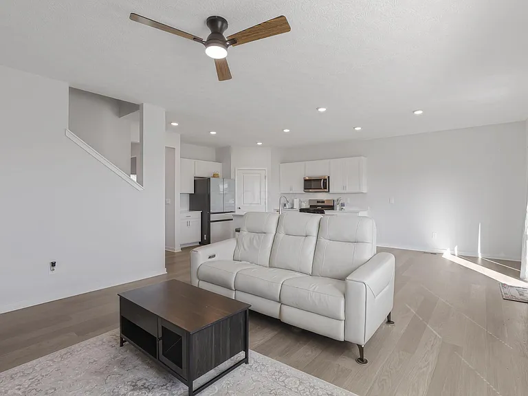 758 Leslie Dr — Photo 6