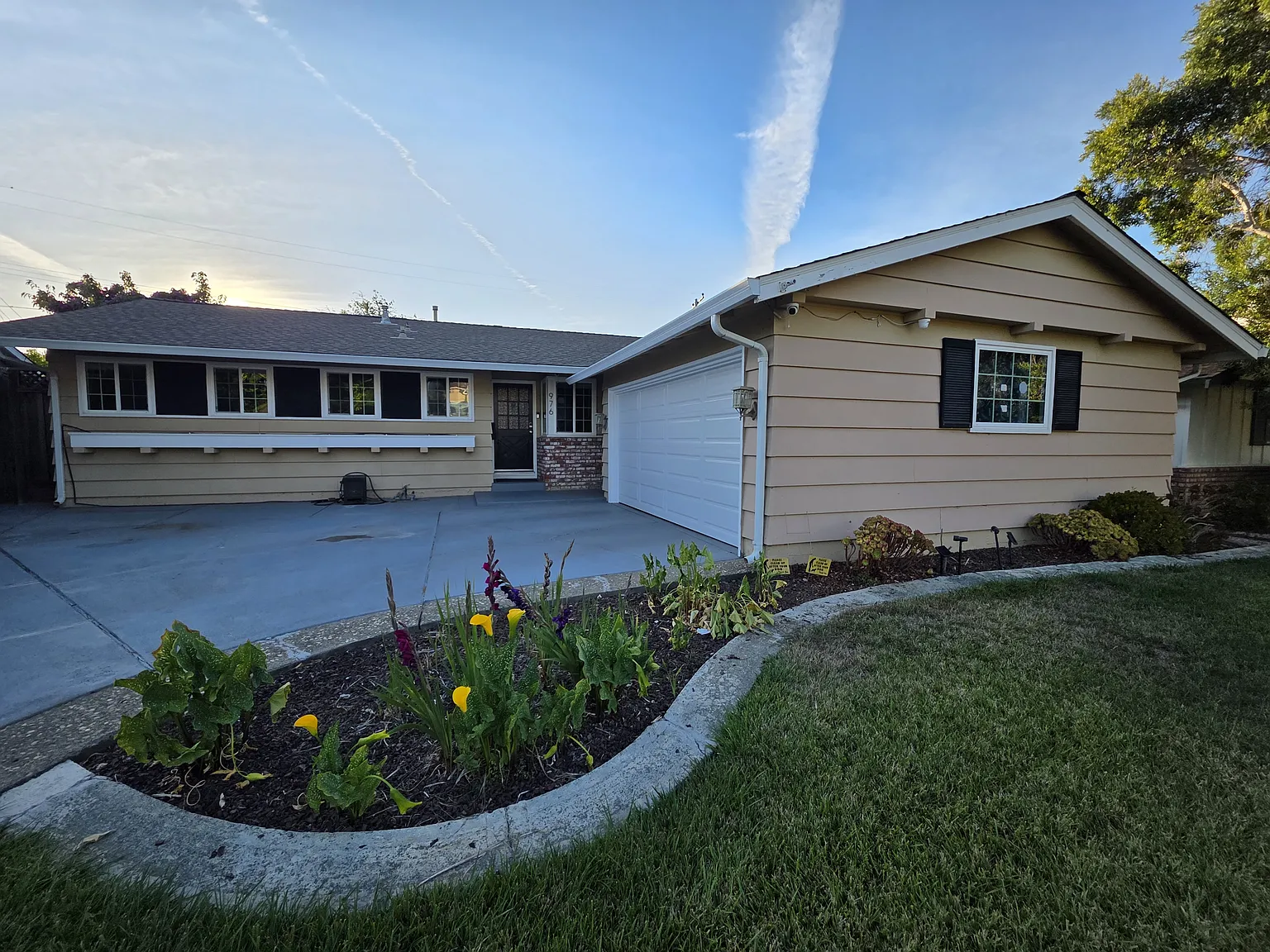 4 bed, 1568 sqft, $5,700 — Photo 1