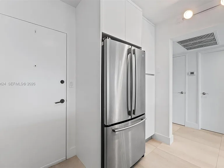5700 Collins Ave #7J — Photo 10