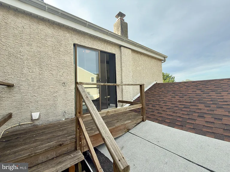 422 W 6th Ave — Photo 15