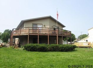 472 Menominee Ave, East Dubuque, IL 61025