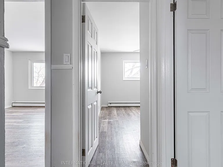 75 King Edward Ave — Photo 10