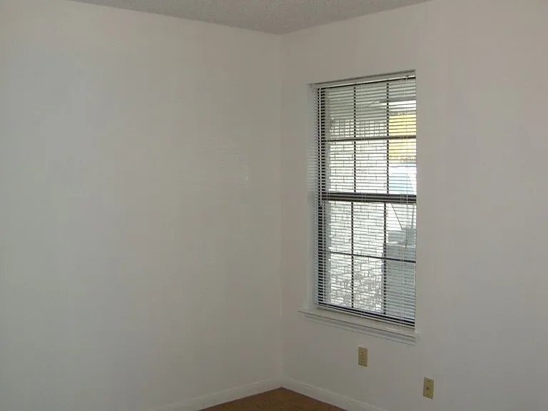 2311 Whitney Dr — Photo 14