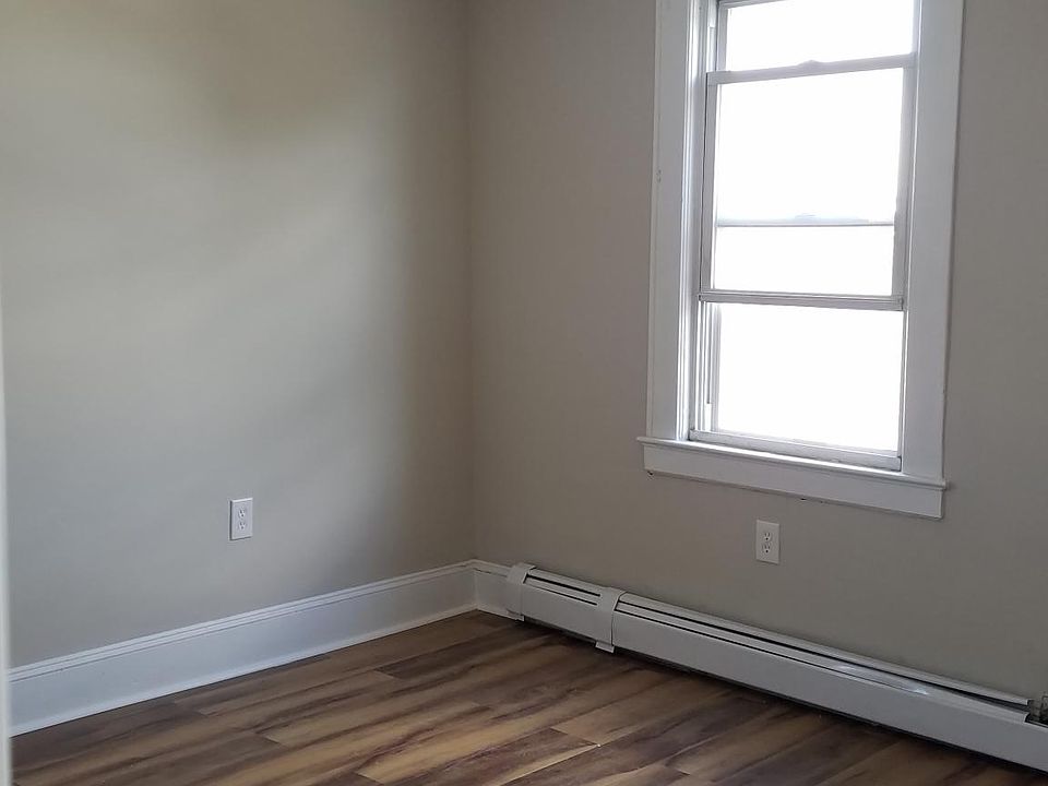 2nd image of 208 N 3rd St #1ST