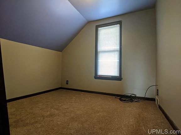 3rd image of 718 N 6th Ave