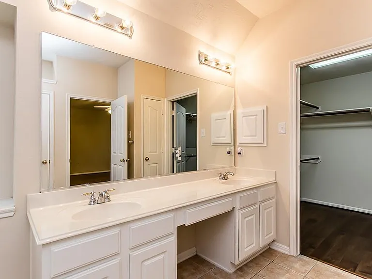 11 Fair Light Ct — Photo 22