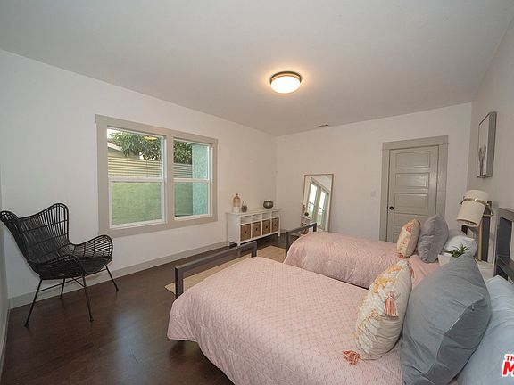 5th image of 3217 Montclair St